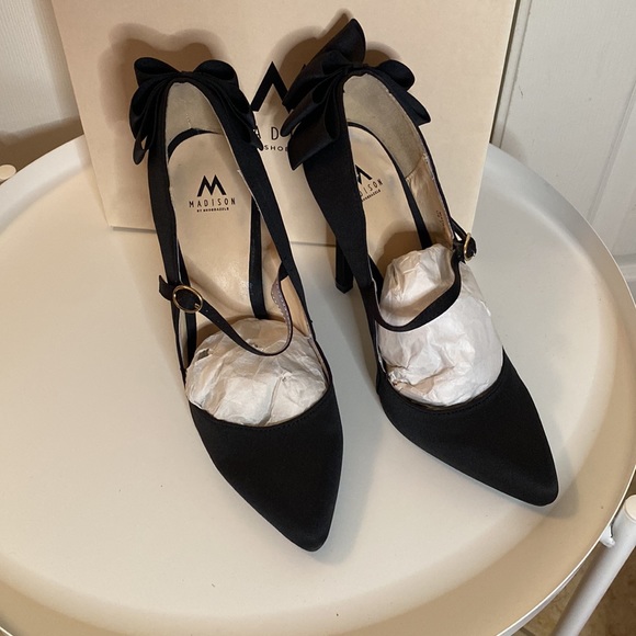 MADISON Black Fabric Mary Jane Pump with Bow Detail - Picture 2 of 6